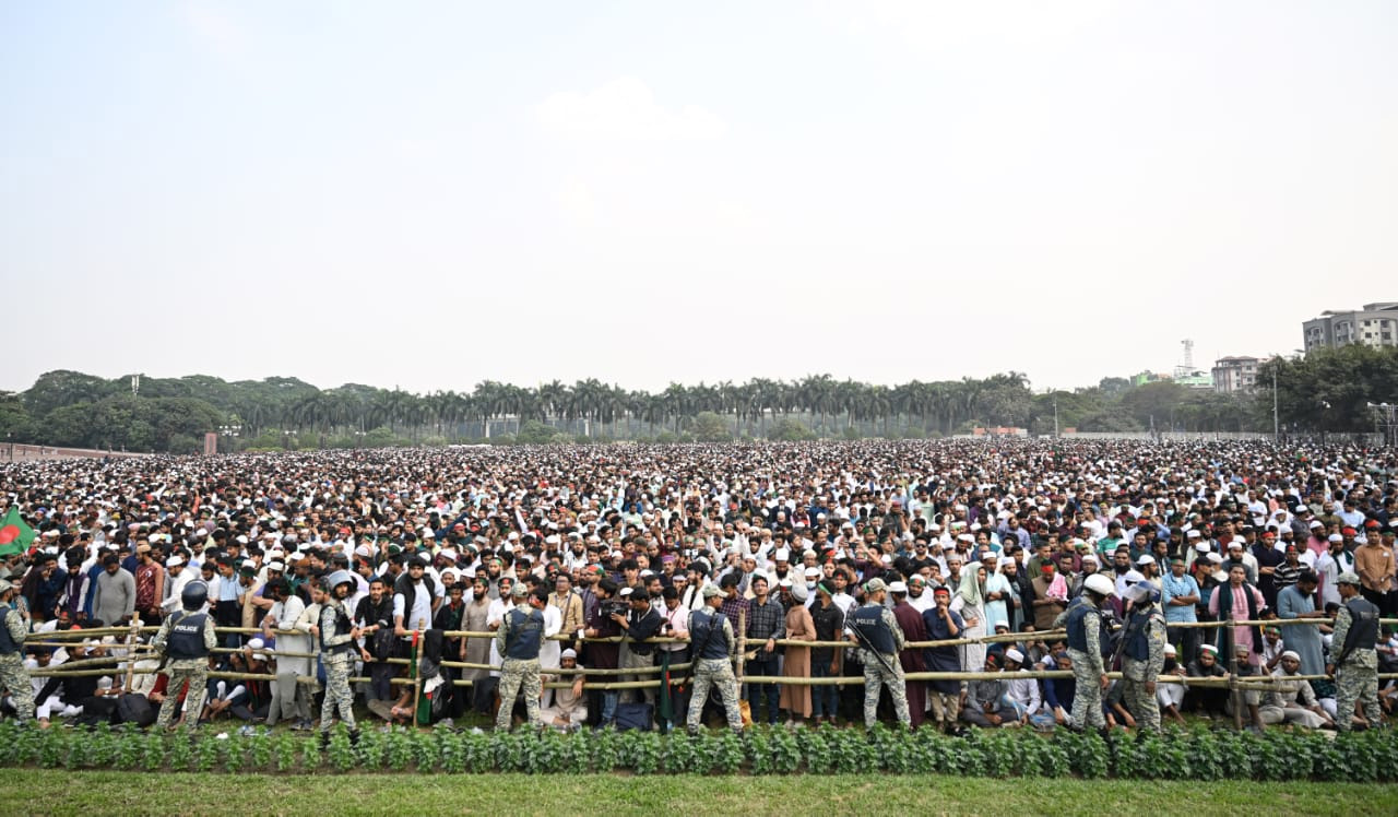 শহীদ শরিফ ওসমান হাদির জানাজায় লাখো মানুষের ঢল।