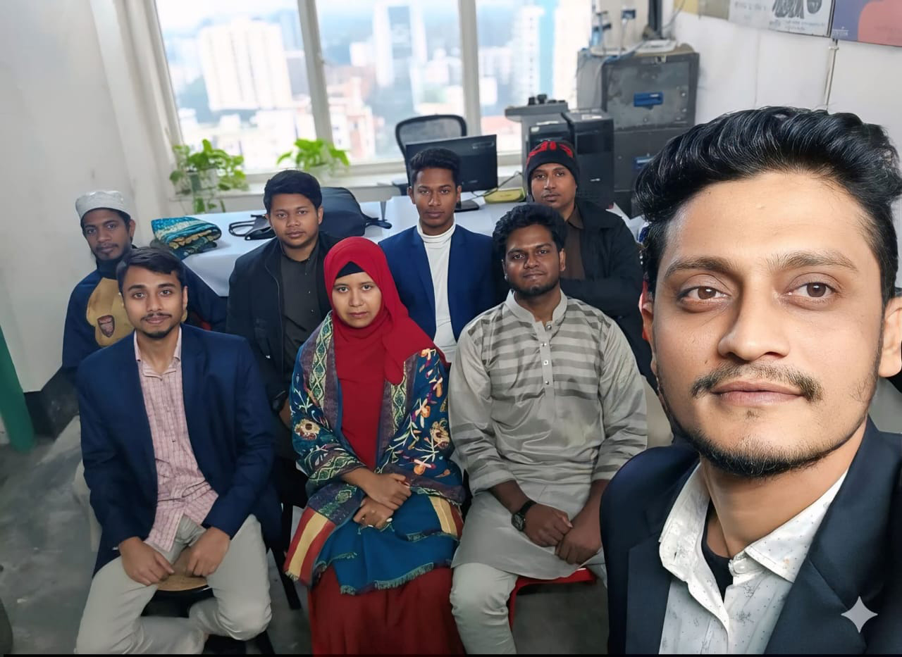 রাজাপুরে স্বেচ্ছাসেবী সংগঠন।