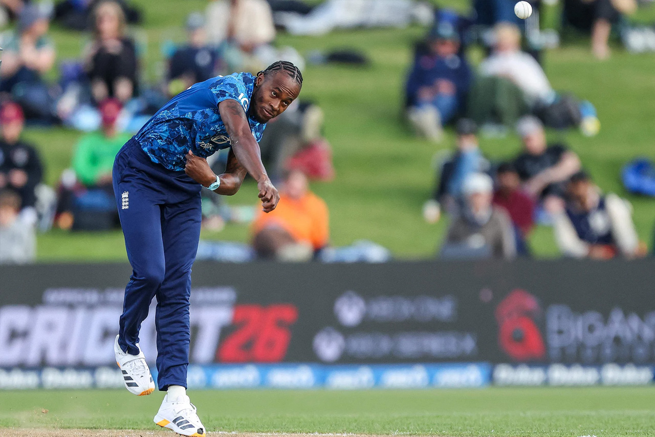 জফরা আর্চার ২৩ রান দিয়ে ৩টি উইকেট নেন।