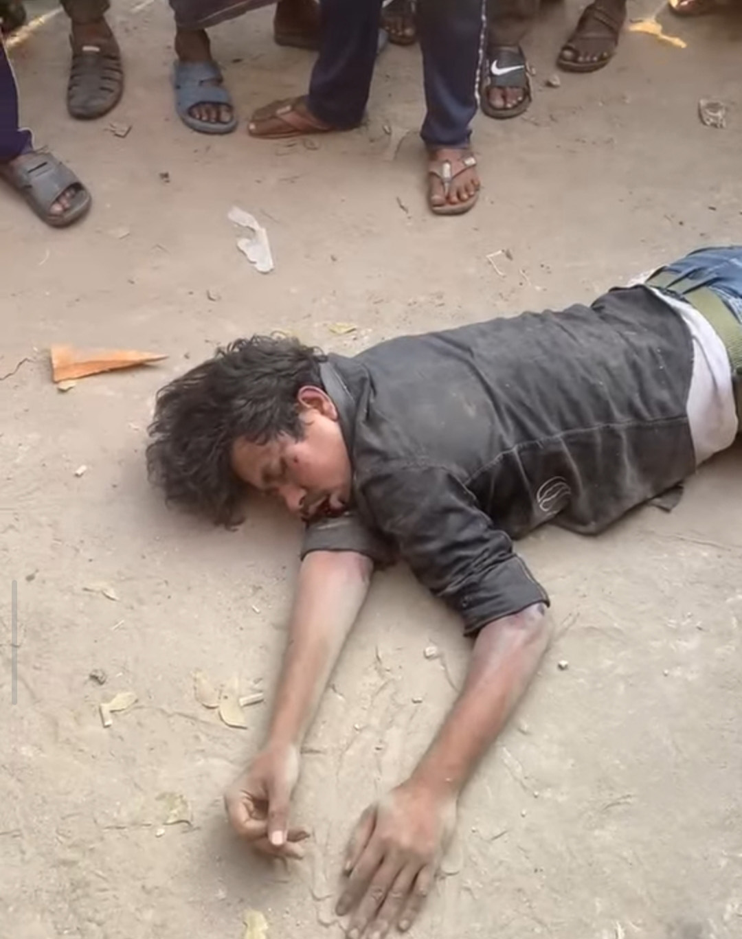 জনতার হামলায় নিহত খুনি।