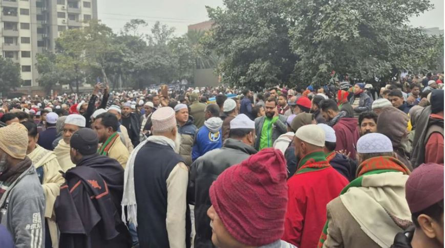 মানিক মিয়া অ্যাভিনিউয়ে জনতার ঢল।