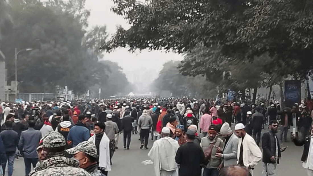 মানিক মিয়া অ্যাভিনিউয়ে জনতার ঢল।