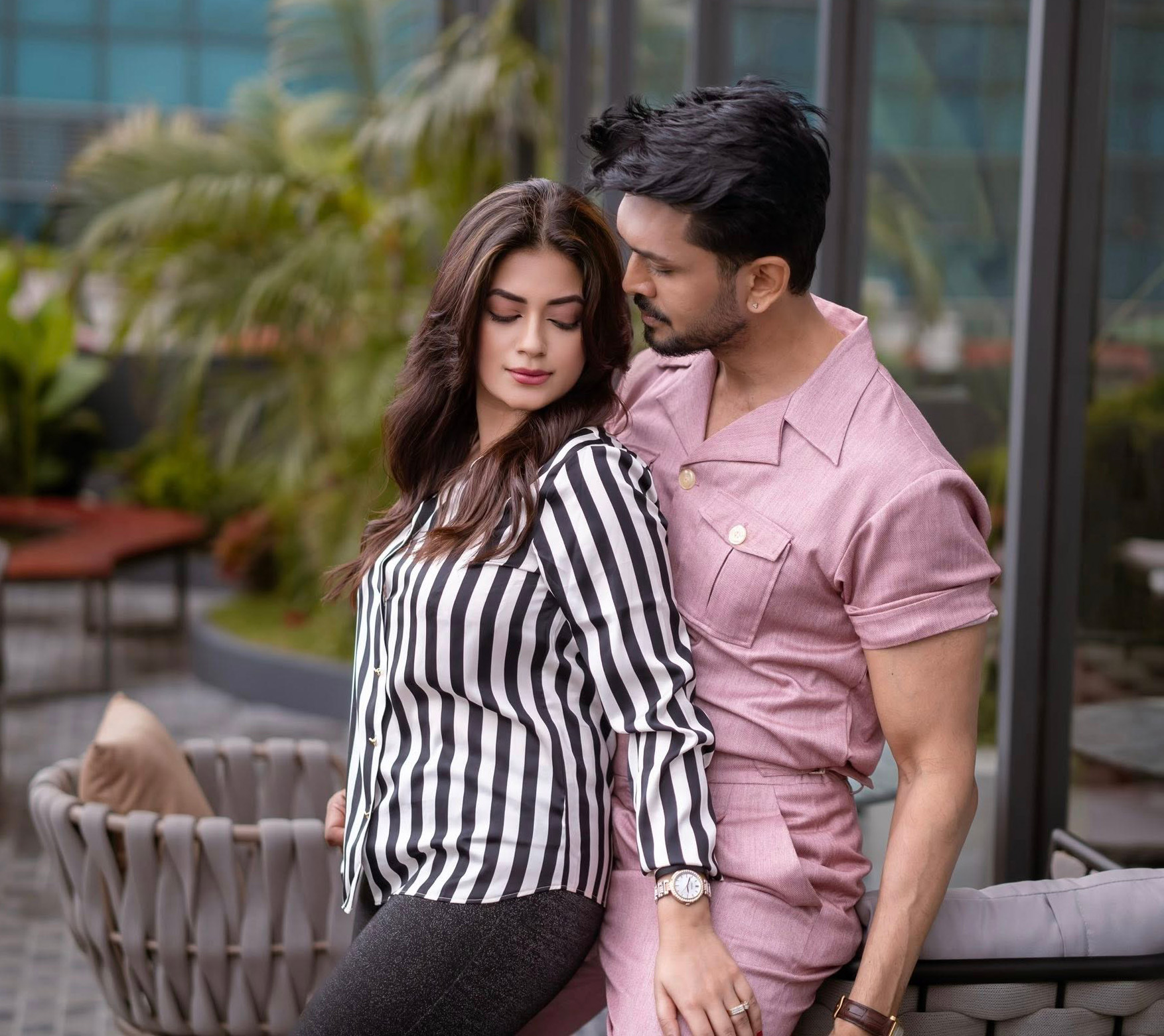 আরিফিন শুভ ও মন্দিরা চক্রবর্তী।