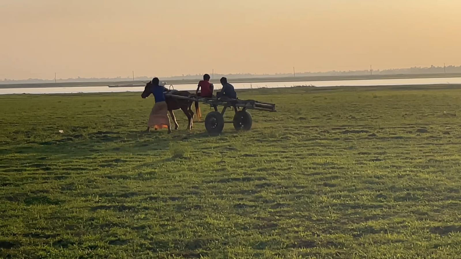 প্রশাসনের লাল নিশান সরিয়ে ১৫০ একর সরকারি চর দখলের অভিযোগ।