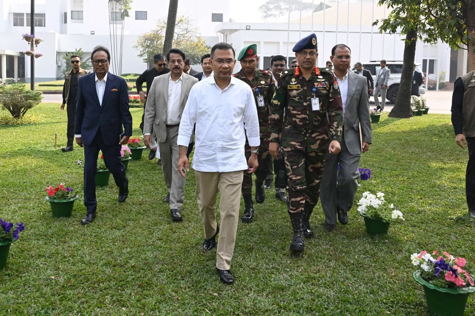 তেজগাঁওয়ের প্রধানমন্ত্রীর কার্যালয়ে তারেক রহমান।