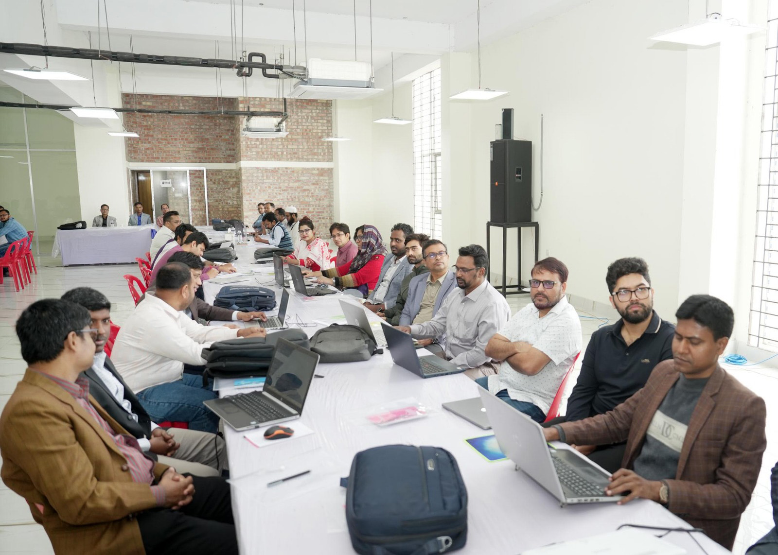 কর্মশালায় অংশগ্রহণকারী শিক্ষকবৃন্দ।