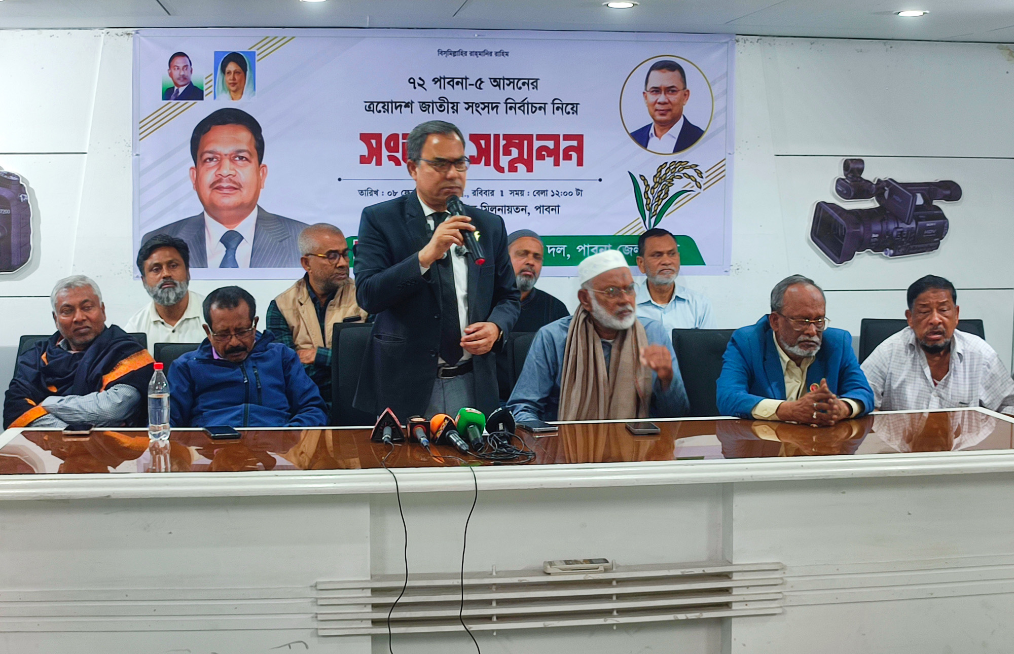 মুক্তিযোদ্ধার ওপর হামলার ঘটনায় বিএনপি প্রার্থীর নাম জড়ানোর প্রতিবাদে বিএনপির সংবাদ সম্মেলন।