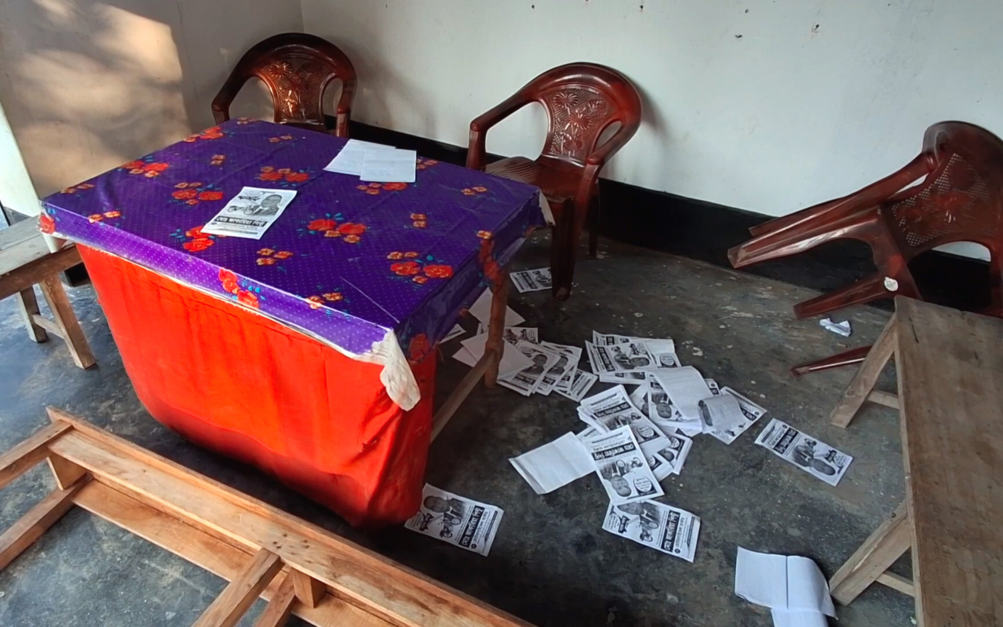 মোটরসাইকেল প্রতিকের নির্বাচনী অফিস ভাঙচুর।