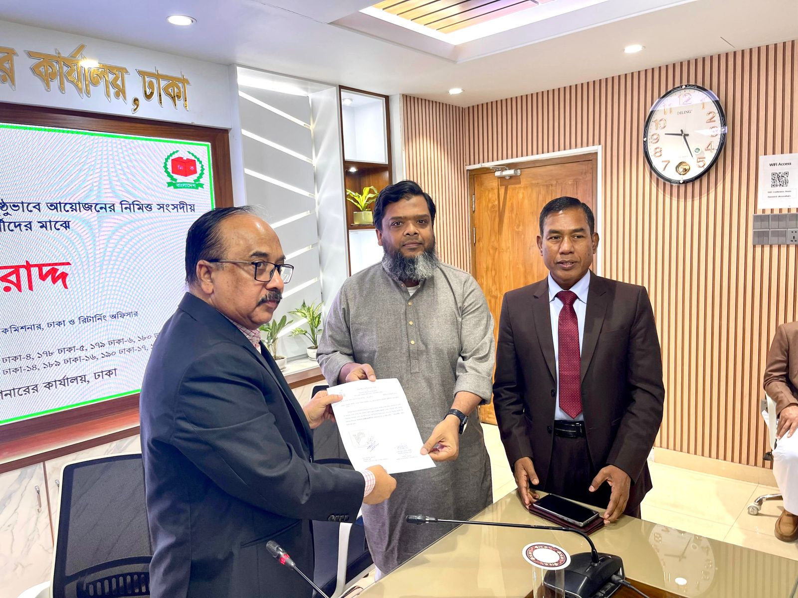 ঢাকা-৪ আসনে ধানের শীষ প্রতীক পেয়েছেন তানভীর আহমেদ রবিন।