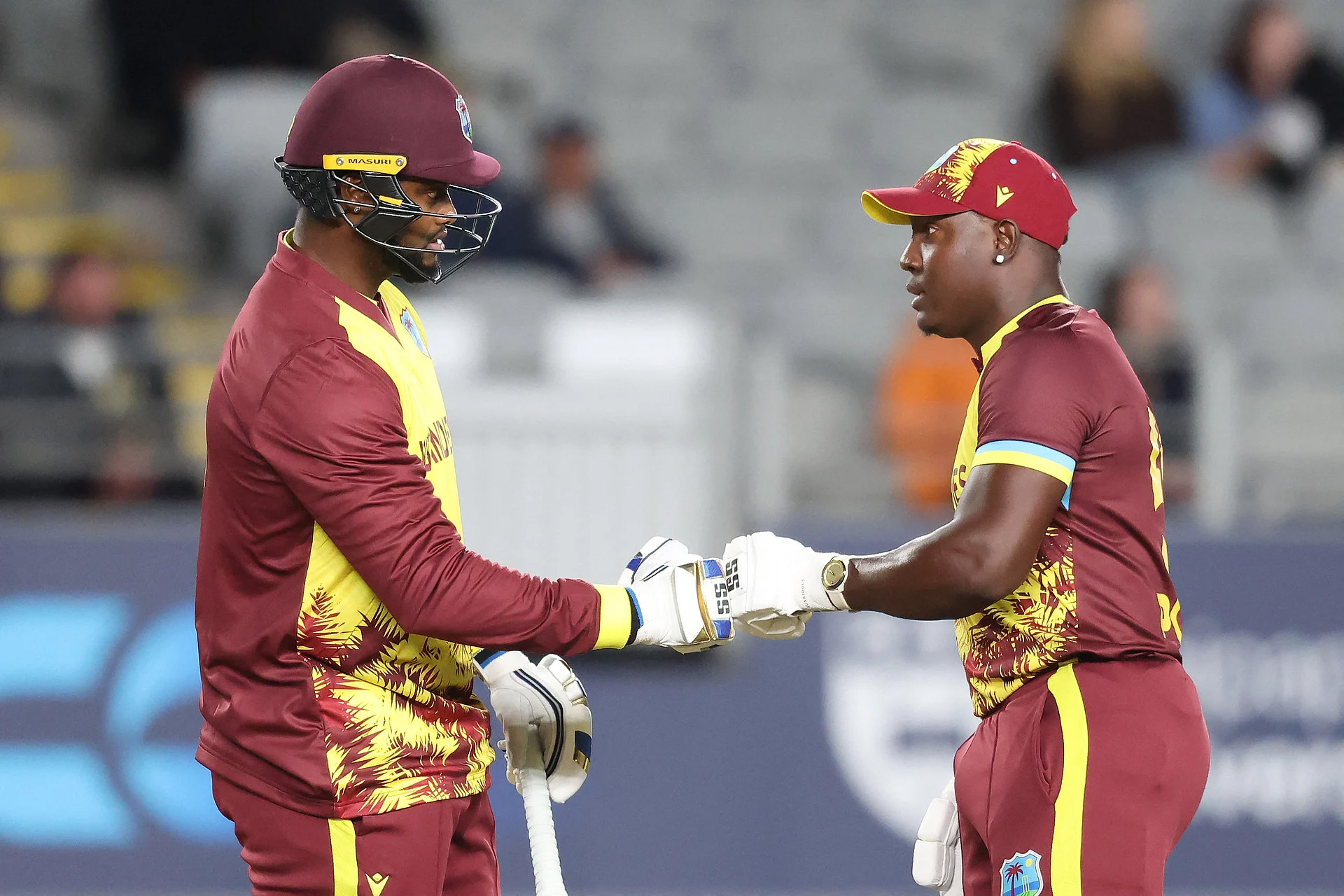 জুটিতে ৬২ রানের ঝড় তোলেন রোমারিও শেফার্ড ও রভম্যান পাওয়েল।