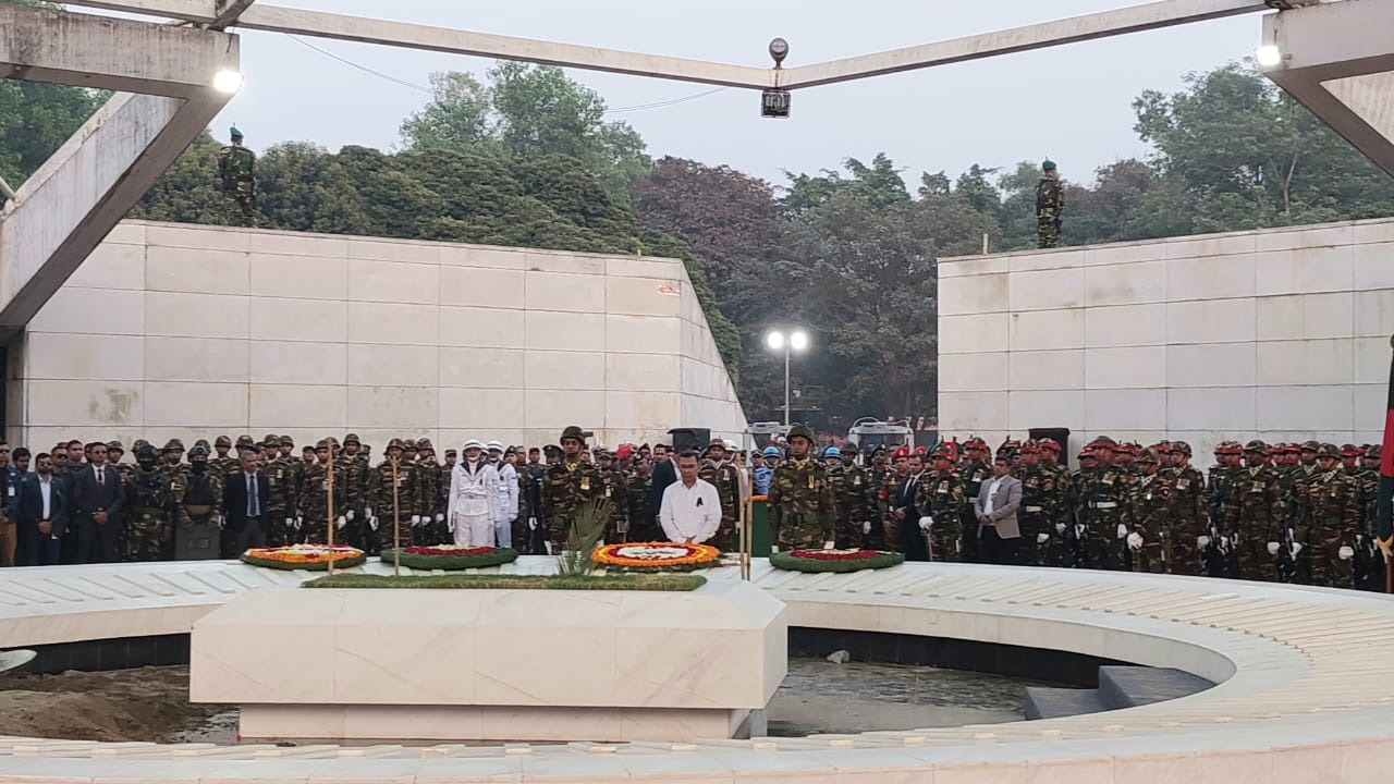 বেগম খালেদা জিয়ার দাফন সম্পন্ন।