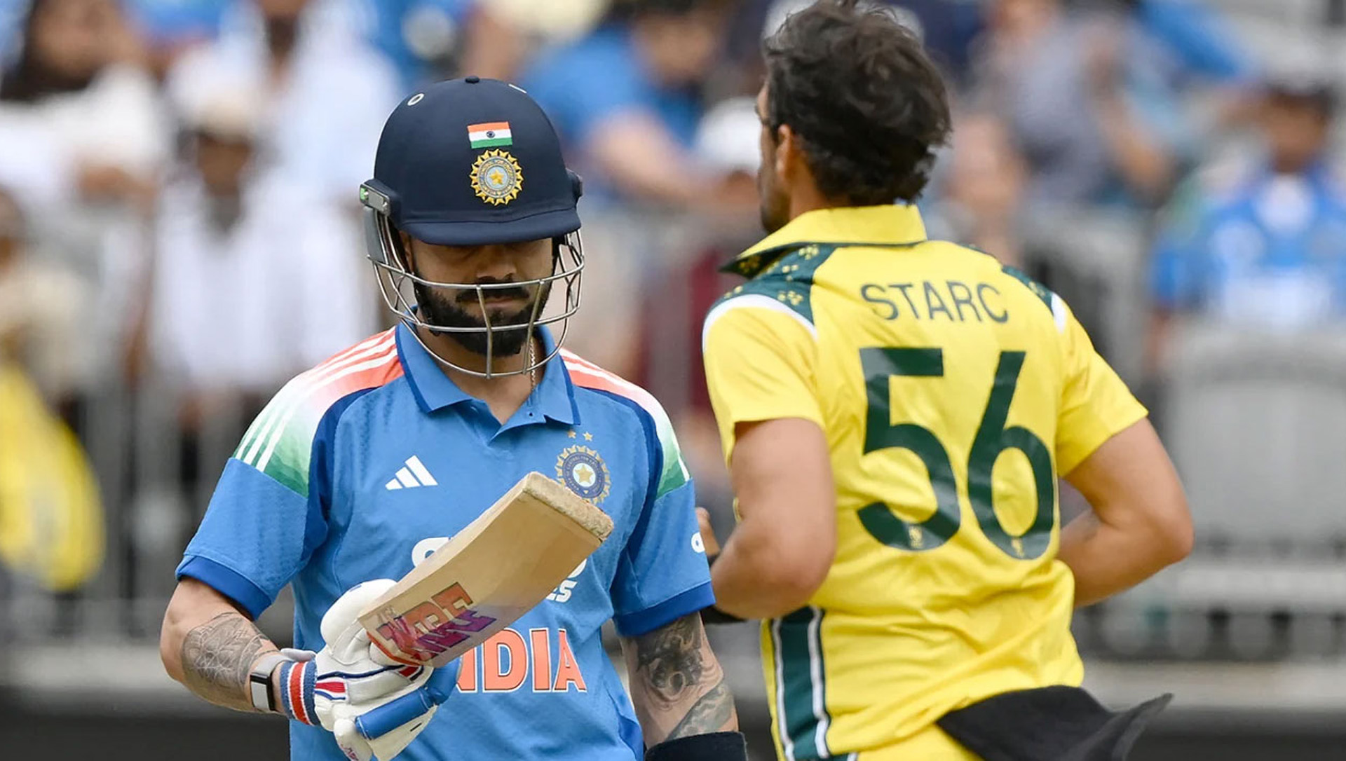 গিয়ে মিচেল স্টার্কের বলে আউট হয়ে ফিরছেন ভিরাট কোহলি।