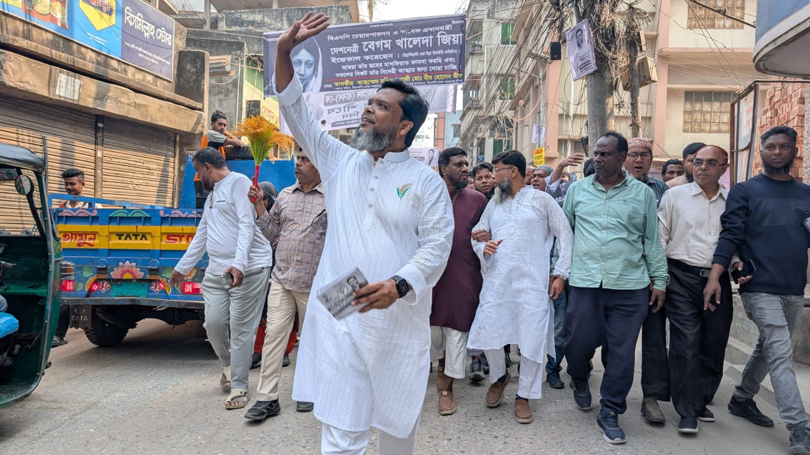 নির্বাচনী প্রচারণায় তানভীর আহমেদ রবিন।