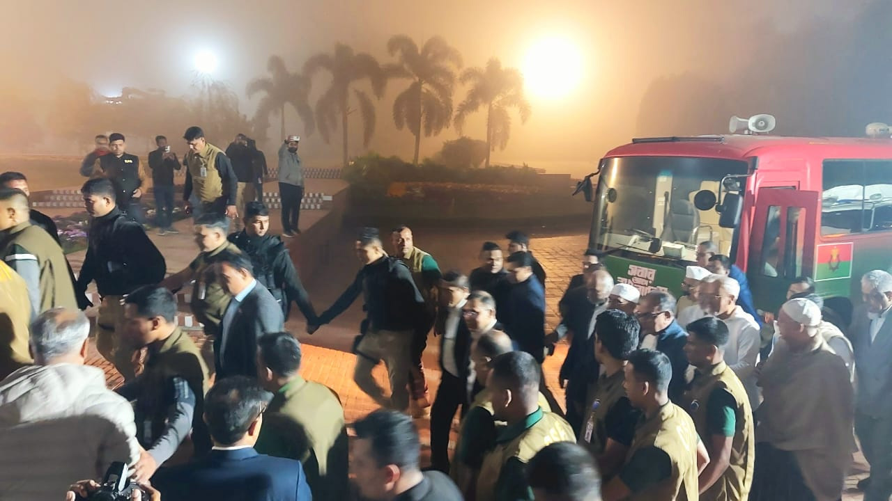 জাতীয় স্মৃতিসৌধে তারেক রহমান।