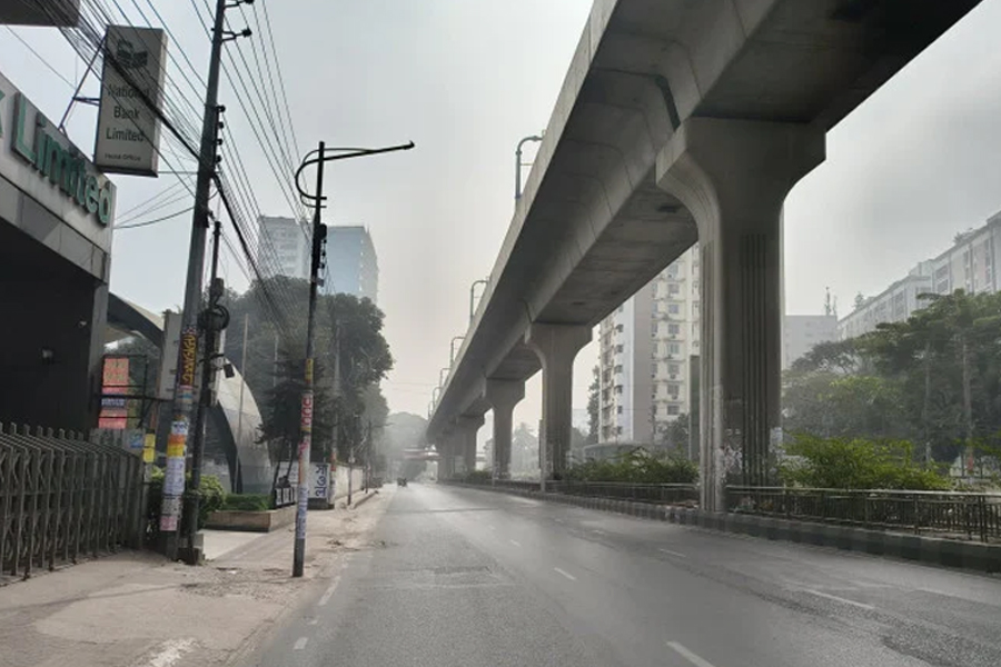 ফাকা ঢাকার রাস্তা।