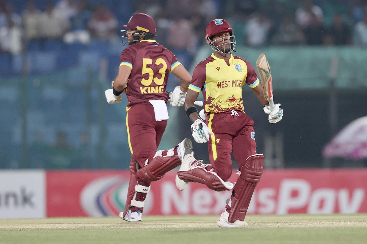 রানের জন্য ছুটছেন ওয়েস্ট ইন্ডিজের দুই ব্যাটার