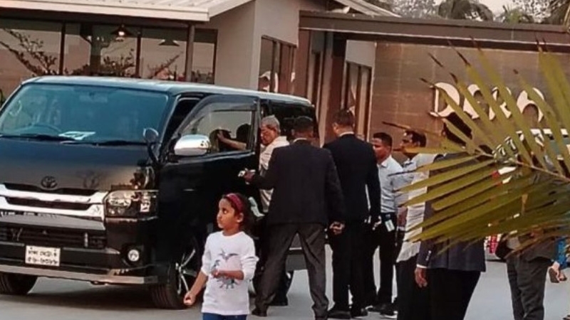 পরিবারের সঙ্গে অবকাশযাপনে কক্সবাজার- মির্জা ফখরুল
