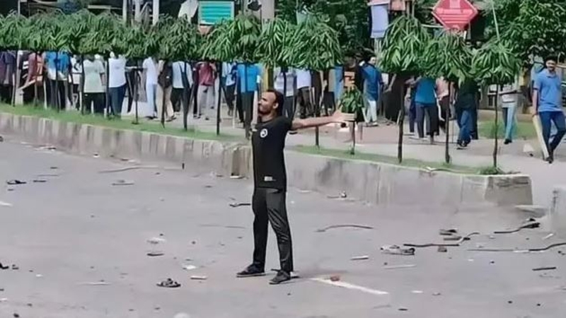 ট্রাইব্যুনালে ২৫ জনের বিরুদ্ধে আবু সাঈদের পরিবারের অভিযোগ