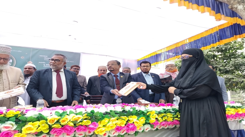 ইবিতে দুই হাজার শিক্ষার্থীর মাঝে অর্থসহ কুরআন বিতরণ