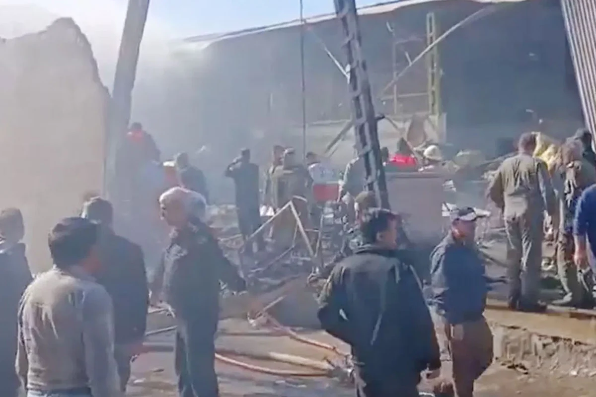 ইরানে বাজারে সামরিক হেলিকপ্টার বিধ্বস্ত, নিহত ৪