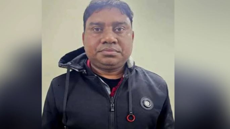 থানা থেকে পালিয়ে যাওয়া সাবেক ওসি শাহ আলমকে গ্রেপ্তারে রেড অ্যালার্ট