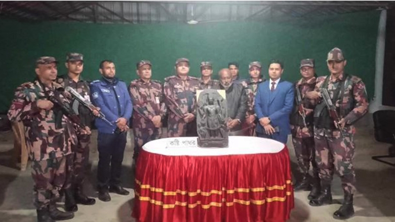 পঞ্চগড়ে ২৫ লাখ টাকা মূল্যের কষ্টিপাথর উদ্ধার গ্রেফতার-১