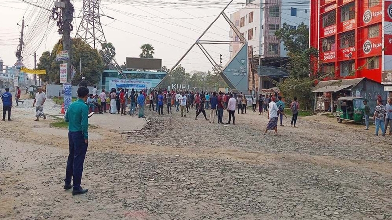 কুয়েটে শিক্ষার্থীদের সঙ্গে ছাত্রদলের ব্যাপক সংঘর্ষ