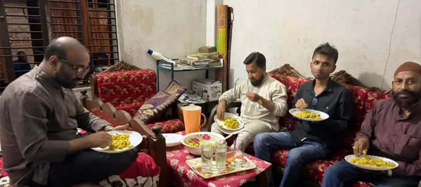 ডোনাল্ড ট্রাম্প বিজয়ী হওয়ার খবরে গোপালগঞ্জের কাশিয়ানীতে খিচুড়িভোজের আয়োজন