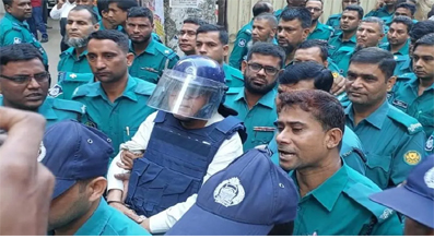 ৮ দিনের রিমান্ডে সাবেক খাদ্যমন্ত্রী