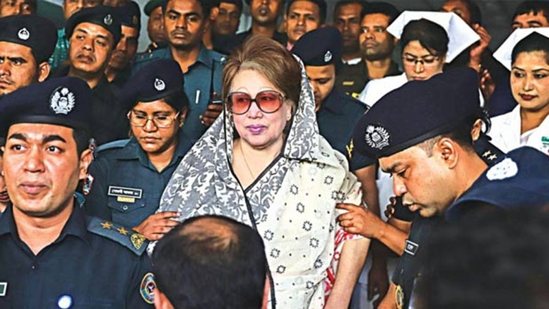 ‘আপষহীনতায়’ খালেদা জিয়া বেছে নিয়েছিলেন কারাগার