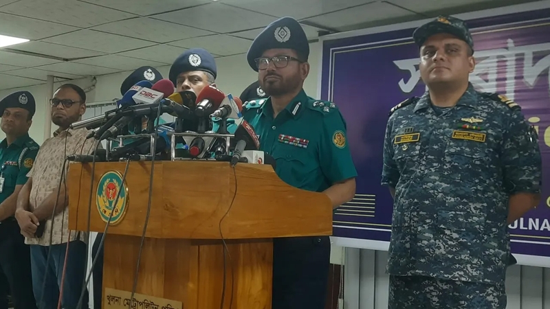 পুলিশের ওপর ৮০ থেকে ৯০ রাউন্ড গুলি ছোড়ে সন্ত্রাসীরা