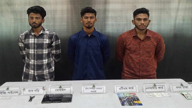 নারী সাংবাদিককে হেনস্তা, গ্রেপ্তার ৩