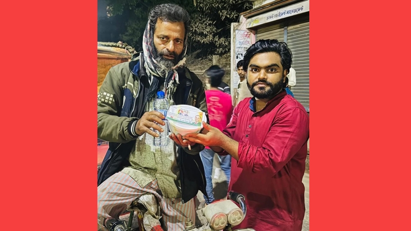 ছাত্রদল নেতা জয়ের সেহরীর খাবার বিতরণ