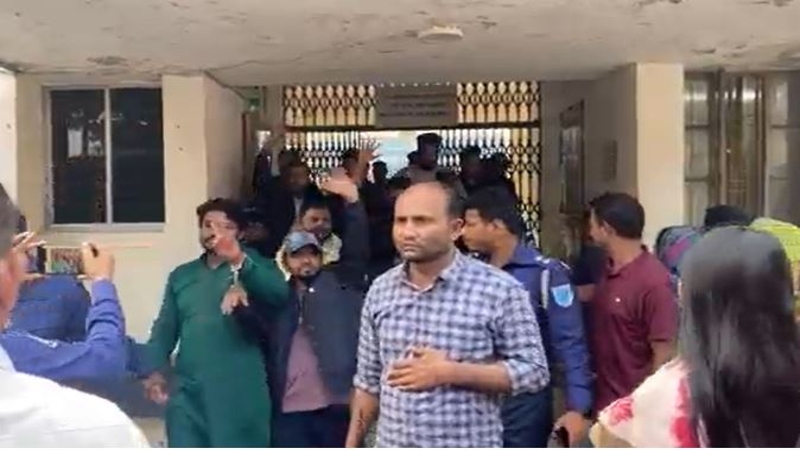 ছাত্রলীগের ১০ নেতা গ্রেপ্তার