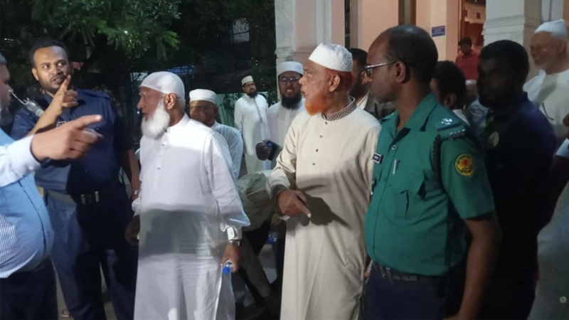 আব্দুর রাজ্জাককে দেখতে তাকওয়া মসজিদে জামায়াতের আমির