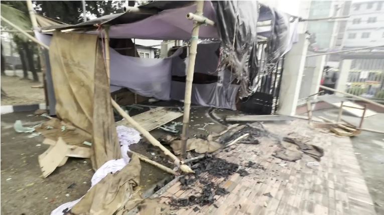 বিপিএলের টিকিট না পেয়ে কাউন্টারে তুলকালাম