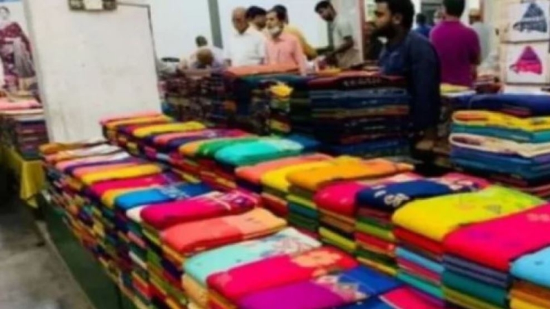 সামনে ঈদ তবুও ব্যস্ততা নেই টাঙ্গাইলের তাঁতপল্লীতে