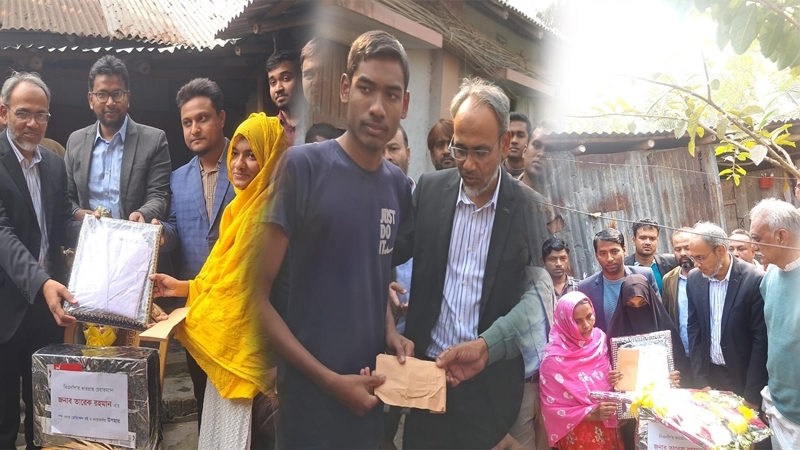 তিন শিক্ষার্থীর মাঝে তারেক রহমানের শিক্ষা উপকরণ উপহার