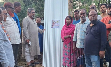 ময়মনসিংহে বন্যার্তদের মাঝে তারেক রহমান প্রদত্ত ঢেউটিন বিতরণ