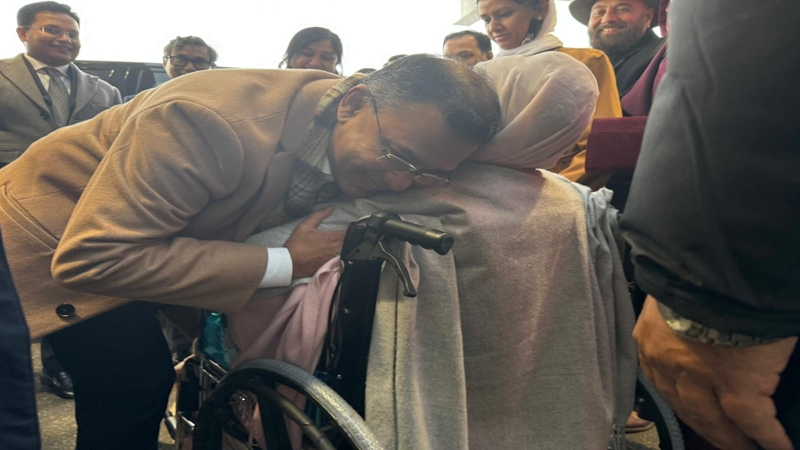 লন্ডনে পৌঁছেছেন খালেদা জিয়া