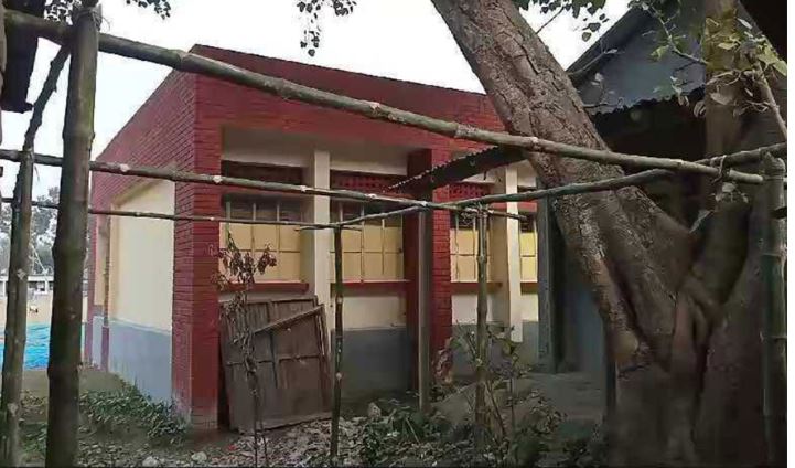 বিএনপির অফিস নির্মাণের নামে স্কুলের জায়গা দখল