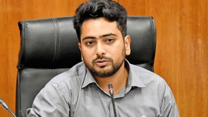 নাহিদ উপদেষ্টার পদ ছাড়বেন মঙ্গলবার