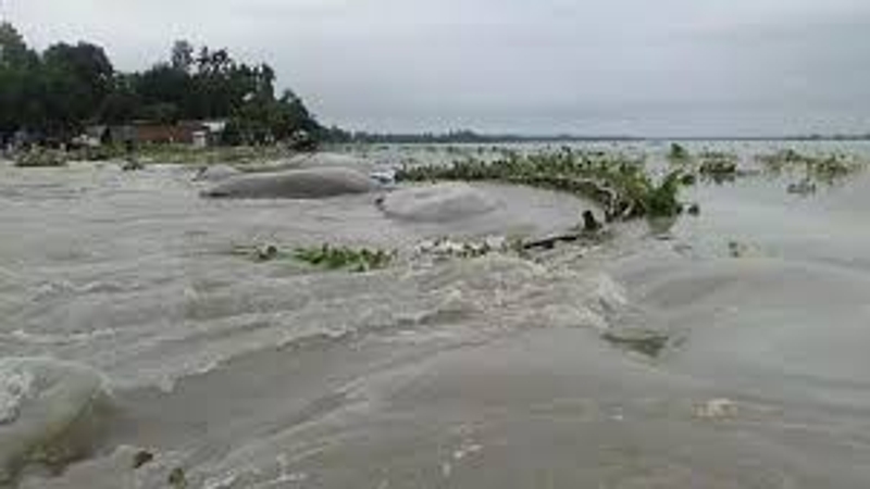 রাজশাহীতে ভাঙনের আতঙ্ক নির্ঘুম রাত কাটছে তীরবর্তী মানুষের