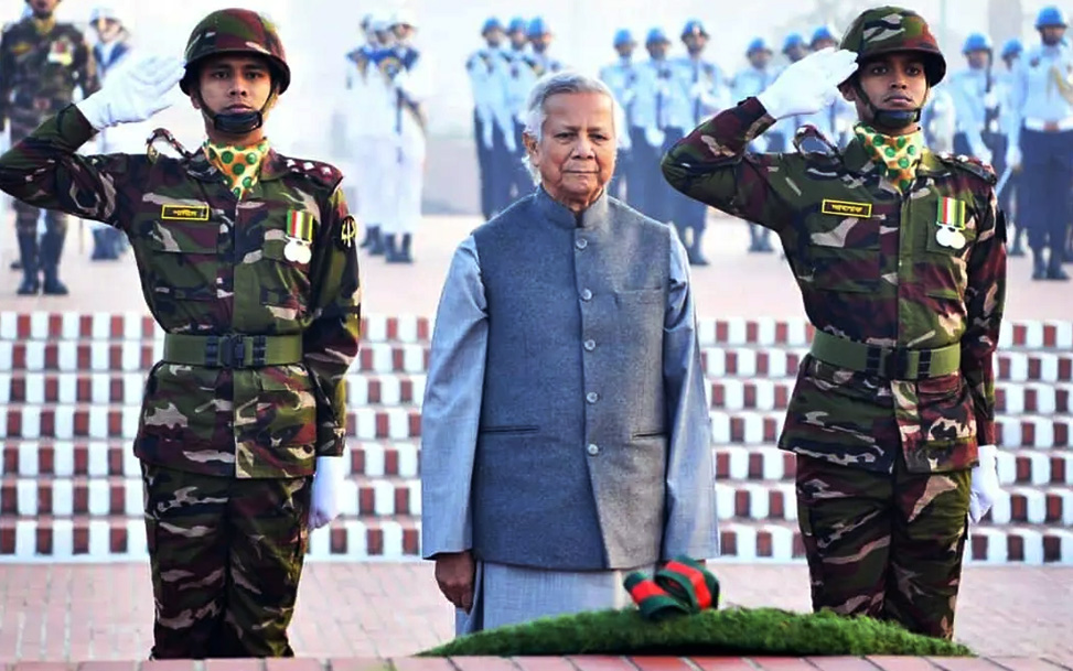 জাতীয় স্মৃতিসৌধে প্রধান উপদেষ্টার শ্রদ্ধা