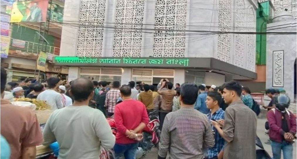 মসজিদের স্ক্রিনে ‘আওয়ামী লীগ আবার ফিরবে, জয় বাংলা’
