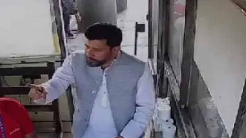 বিএনপি নেতার বিরুদ্ধে টোলকর্মীকে লাঞ্জিত করার অভিযোগ