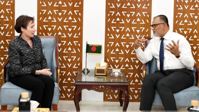 ‘সরকার বিনিয়োগ ও বাণিজ্যকে সহজ করতে কাজ করছে’