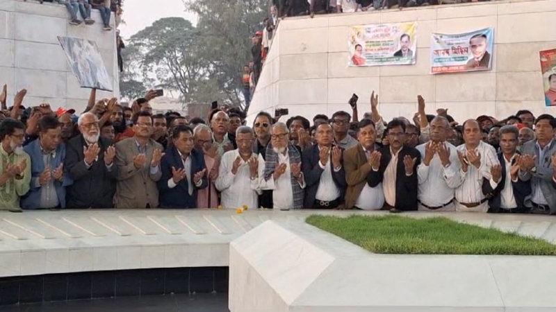 মুক্ত হয়েই জিয়াউর রহমানের সমাধিতে বাবরের শ্রদ্ধা