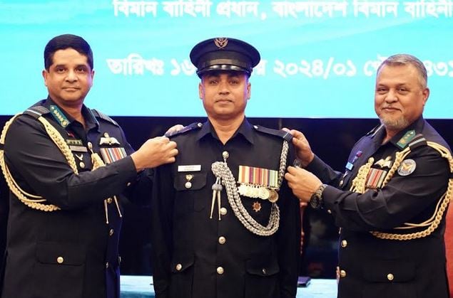 বিজয় দিবসে বিমান বাহিনীতে অনারারি কমিশন প্রদান