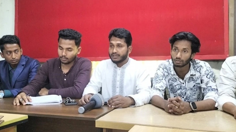 রাতে কমিটি ঘোষণা, সকালেই ২৮ জনের পদত্যাগ
